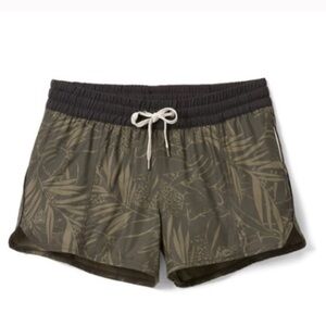 Vuori Clementine 4" Activewear Mesh Lined Shorts in Color Oregano Rainforest